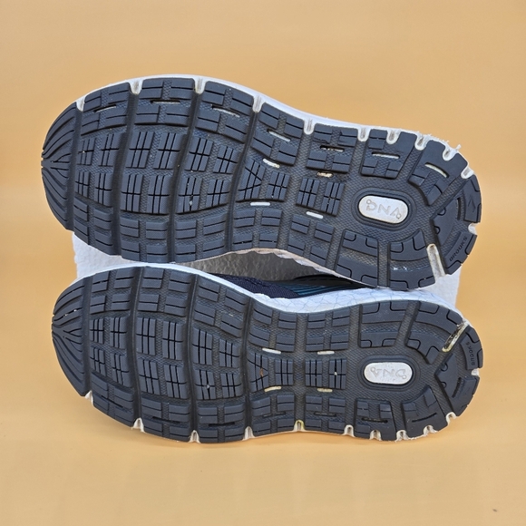 Brooks Addiction 14 Women's Running Shoes Size 5.5 Wide - Picture 7 of 8